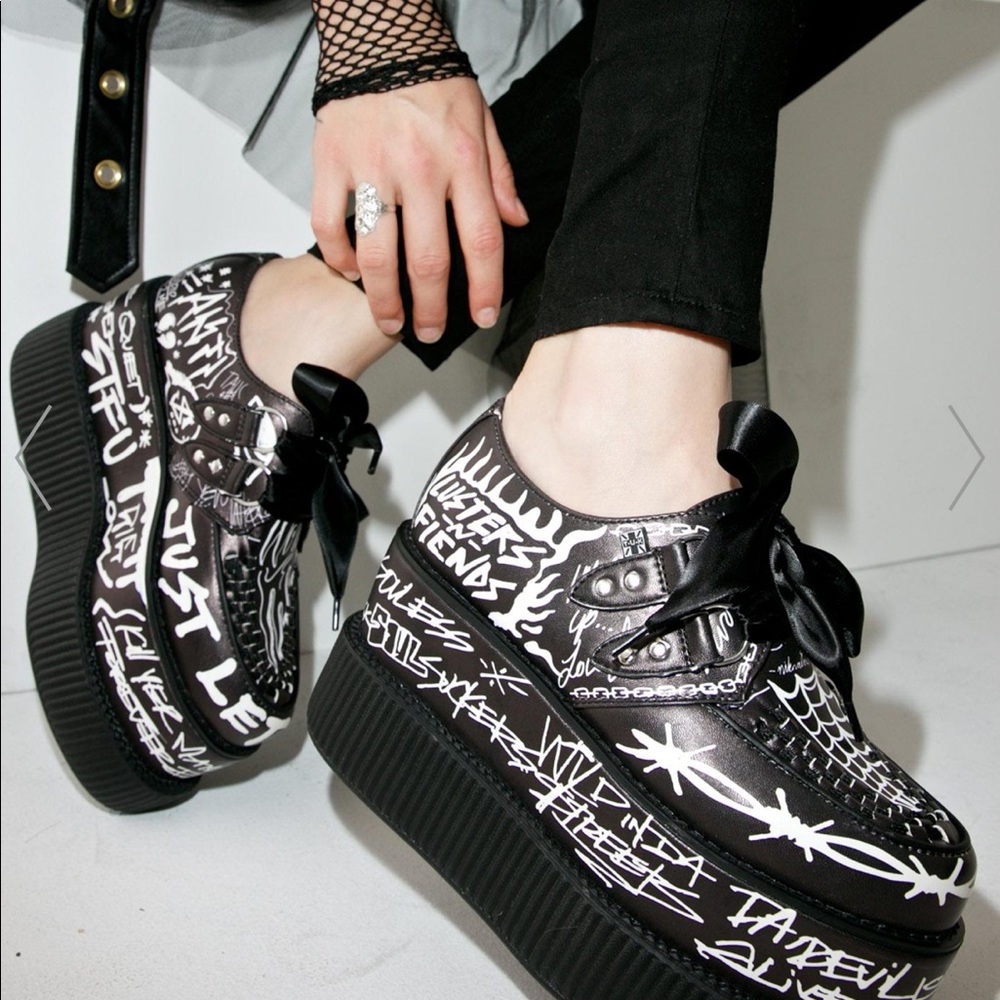 T.U.K. Detention platform Creepers